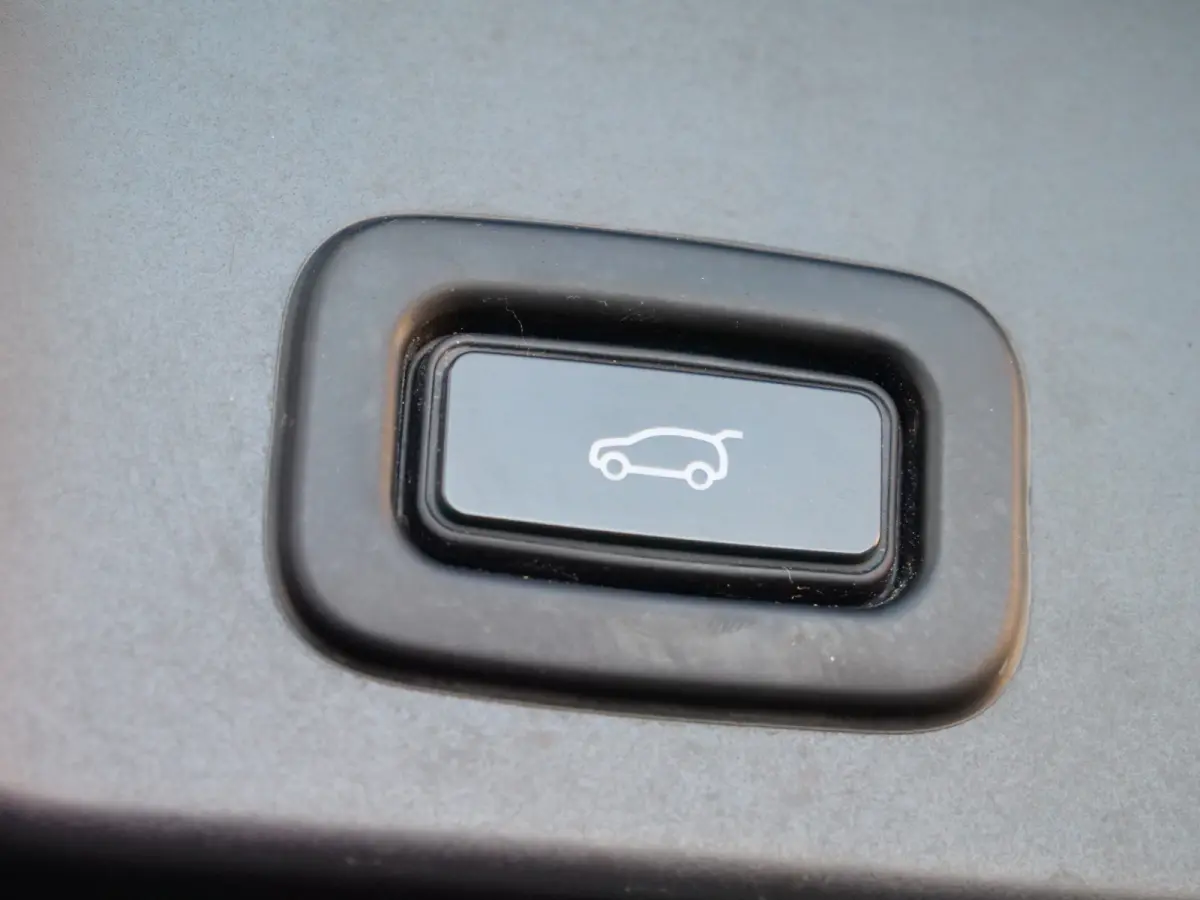 2.0 P200 AWD R-Dynamic HSE 200 Pk Automaat Navi / Leer / Pano-dak / Trekhaak / Apple Carplay / DAB / Winterpakket