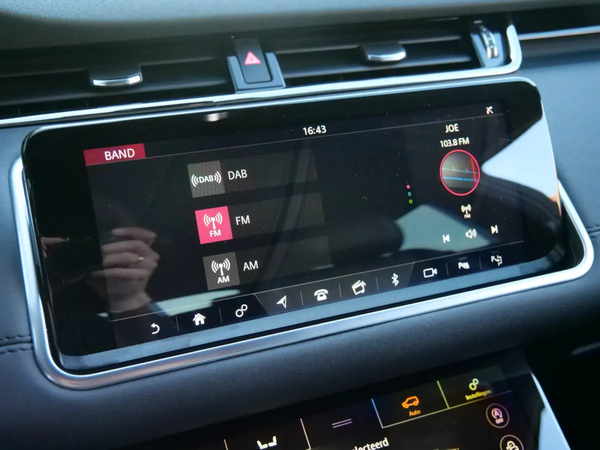 2.0 P200 AWD R-Dynamic HSE 200 Pk Automaat Navi / Leer / Pano-dak / Trekhaak / Apple Carplay / DAB / Winterpakket
