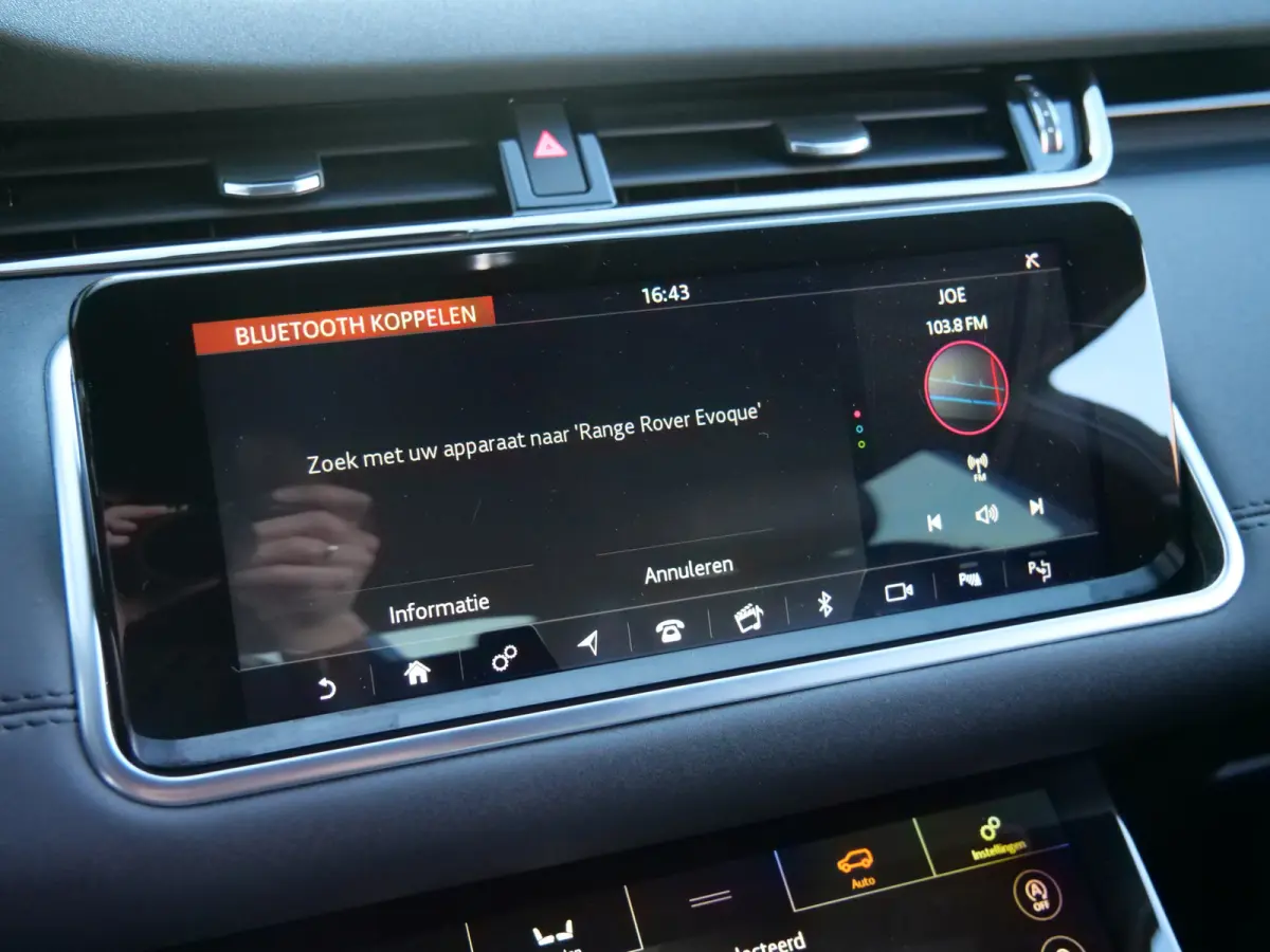 2.0 P200 AWD R-Dynamic HSE 200 Pk Automaat Navi / Leer / Pano-dak / Trekhaak / Apple Carplay / DAB / Winterpakket