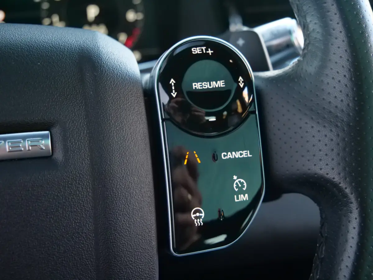 2.0 P200 AWD R-Dynamic HSE 200 Pk Automaat Navi / Leer / Pano-dak / Trekhaak / Apple Carplay / DAB / Winterpakket