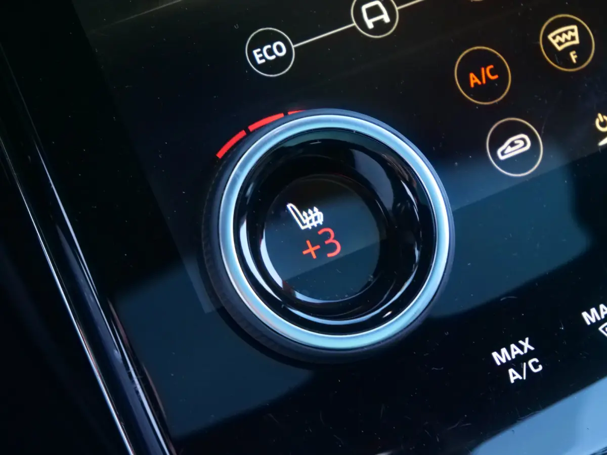 2.0 P200 AWD R-Dynamic HSE 200 Pk Automaat Navi / Leer / Pano-dak / Trekhaak / Apple Carplay / DAB / Winterpakket