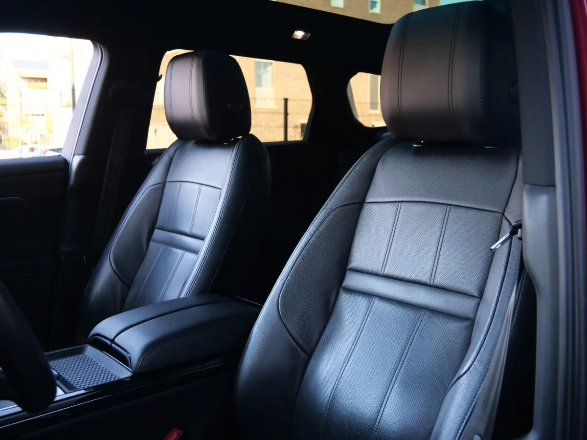 2.0 P200 AWD R-Dynamic HSE 200 Pk Automaat Navi / Leer / Pano-dak / Trekhaak / Apple Carplay / DAB / Winterpakket