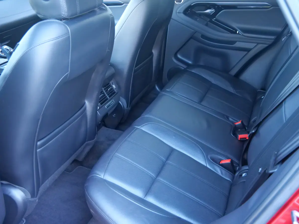 2.0 P200 AWD R-Dynamic HSE 200 Pk Automaat Navi / Leer / Pano-dak / Trekhaak / Apple Carplay / DAB / Winterpakket