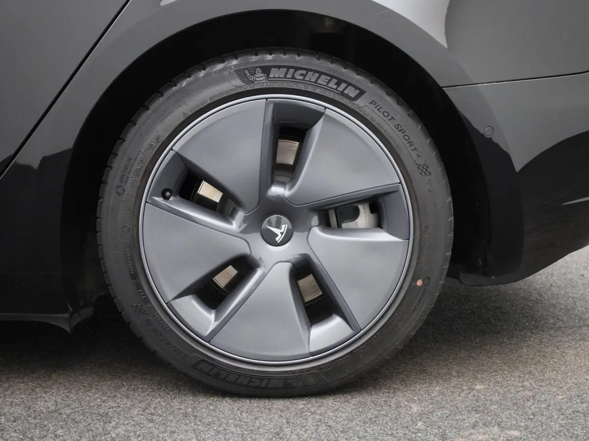 Standard RWD Plus 60 kWh | 100% SOH | Automaat | Panorama dak | Stoel verwarming | Leder | Navigatie | Climate control | 360 Camera | Parkeer sensoren | LED | Elec. achterklep | Lage km stan