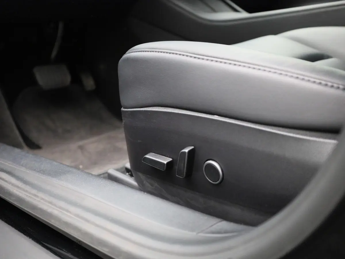 Standard RWD Plus 60 kWh | 100% SOH | Automaat | Panorama dak | Stoel verwarming | Leder | Navigatie | Climate control | 360 Camera | Parkeer sensoren | LED | Elec. achterklep | Lage km stan