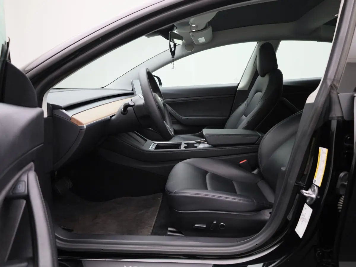 Standard RWD Plus 60 kWh | 100% SOH | Automaat | Panorama dak | Stoel verwarming | Leder | Navigatie | Climate control | 360 Camera | Parkeer sensoren | LED | Elec. achterklep | Lage km stan