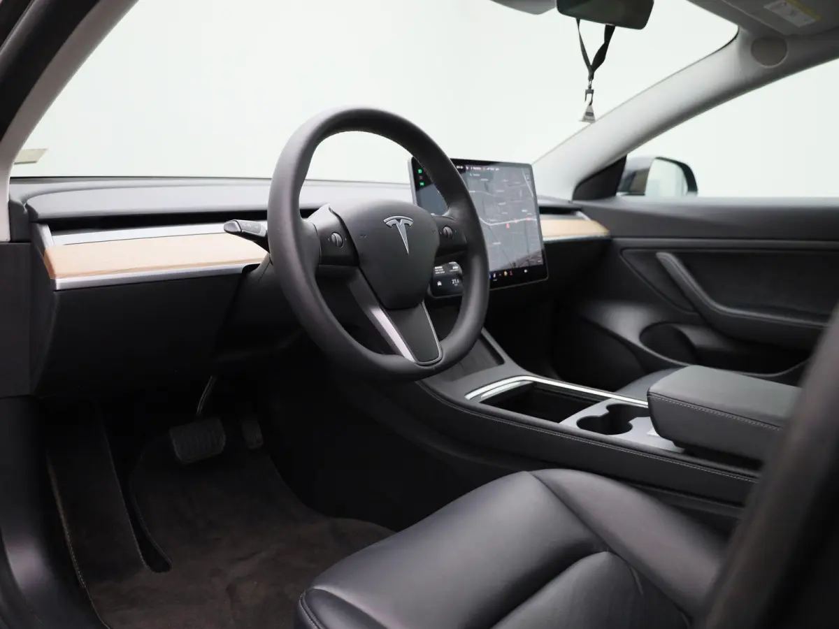Standard RWD Plus 60 kWh | 100% SOH | Automaat | Panorama dak | Stoel verwarming | Leder | Navigatie | Climate control | 360 Camera | Parkeer sensoren | LED | Elec. achterklep | Lage km stan