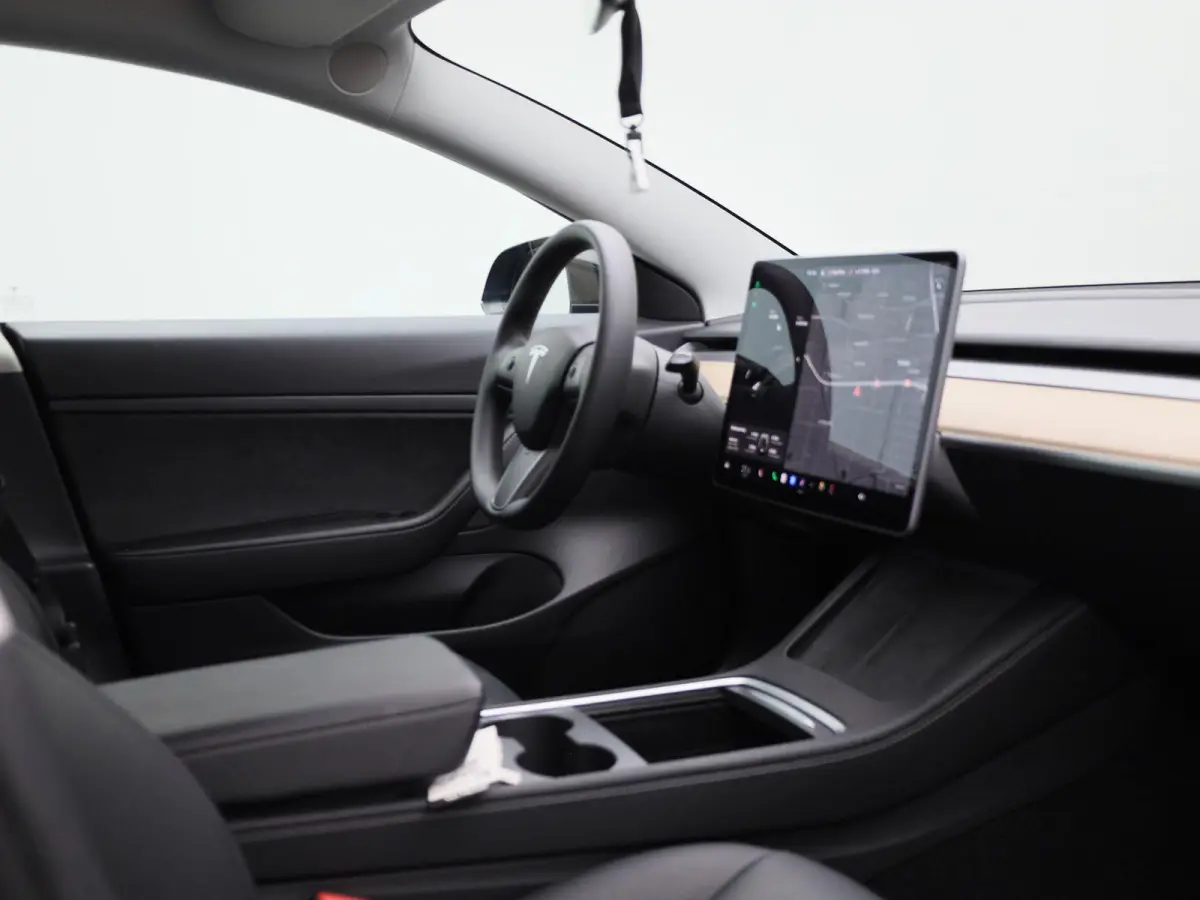 Standard RWD Plus 60 kWh | 100% SOH | Automaat | Panorama dak | Stoel verwarming | Leder | Navigatie | Climate control | 360 Camera | Parkeer sensoren | LED | Elec. achterklep | Lage km stan