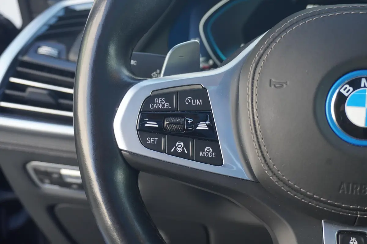 xDrive45e | Black Vermilion Edition | M Sportpakket | Panoramadak Sky Lounge | Comfortstoelen met stoelventilatie | Head-Up Display | Driving Assistant Professional | Trekhaak