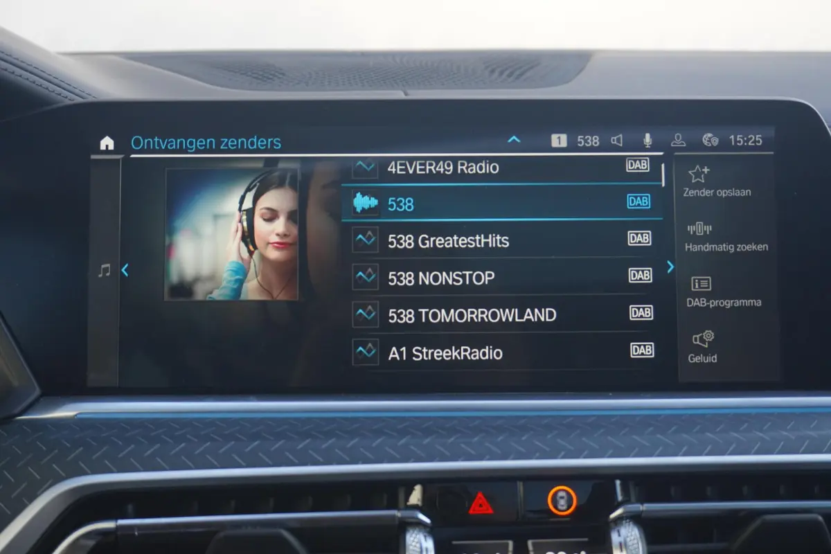 xDrive45e | Black Vermilion Edition | M Sportpakket | Panoramadak Sky Lounge | Comfortstoelen met stoelventilatie | Head-Up Display | Driving Assistant Professional | Trekhaak