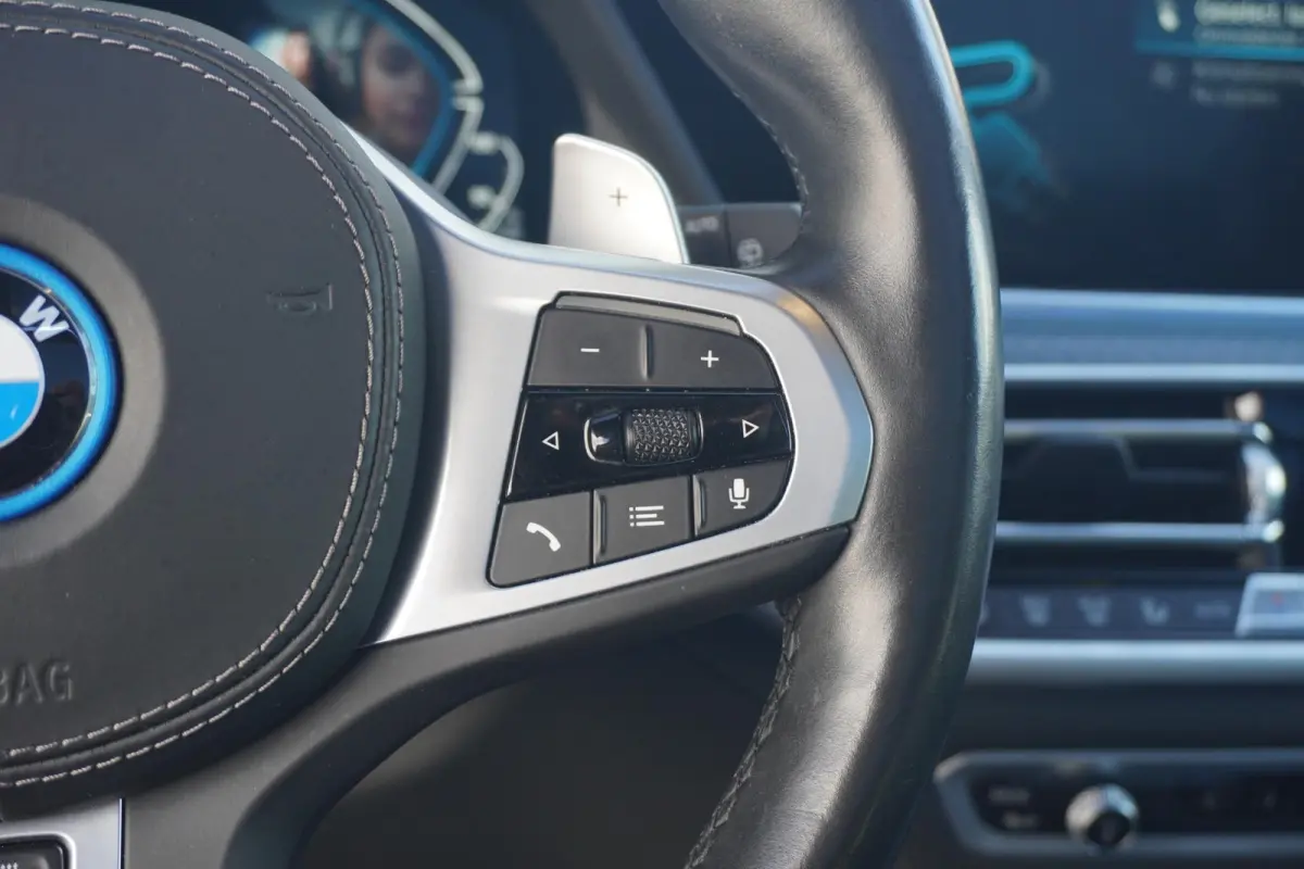xDrive45e | Black Vermilion Edition | M Sportpakket | Panoramadak Sky Lounge | Comfortstoelen met stoelventilatie | Head-Up Display | Driving Assistant Professional | Trekhaak