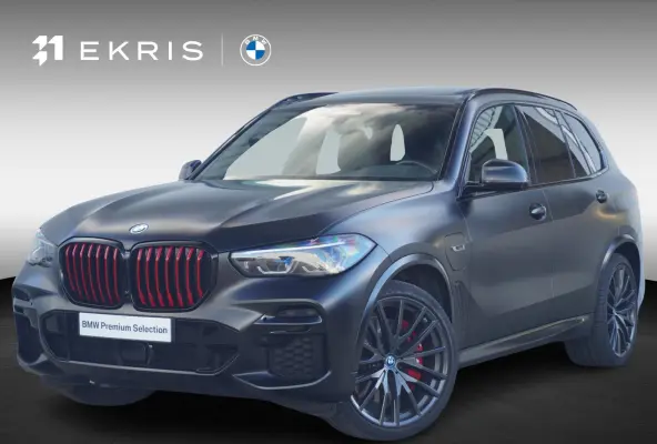 xDrive45e | Black Vermilion Edition | M Sportpakket | Panoramadak Sky Lounge | Comfortstoelen met stoelventilatie | Head-Up Display | Driving Assistant Professional | Trekhaak