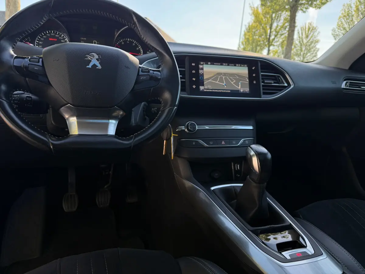 1.2 PureTech Allure Pano Carplay alcantara