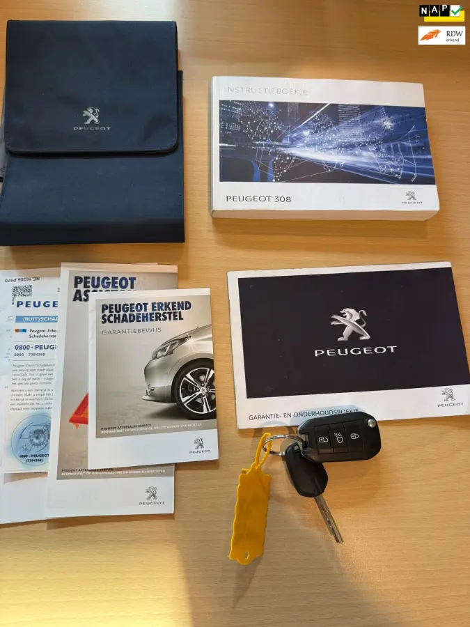 1.2 PureTech Allure Pano Carplay alcantara