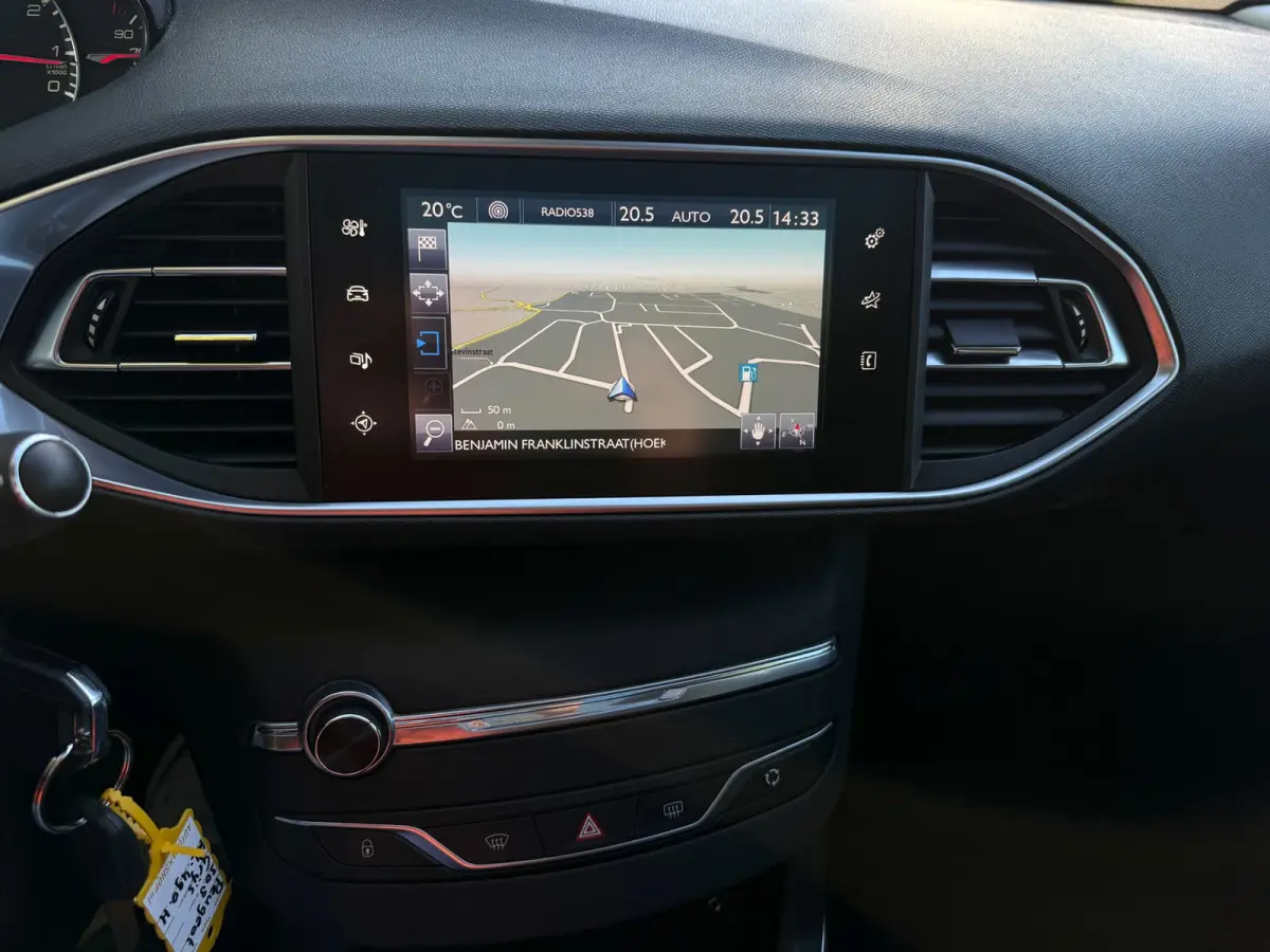1.2 PureTech Allure Pano Carplay alcantara