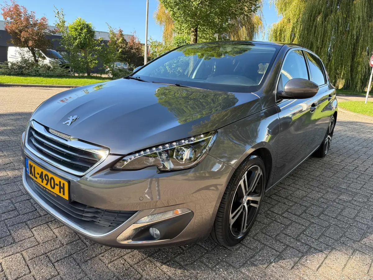 1.2 PureTech Allure Pano Carplay alcantara