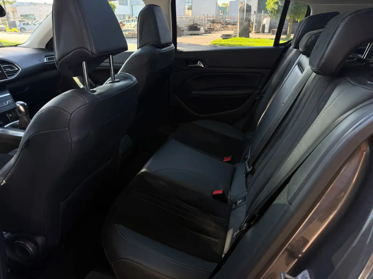 1.2 PureTech Allure Pano Carplay alcantara