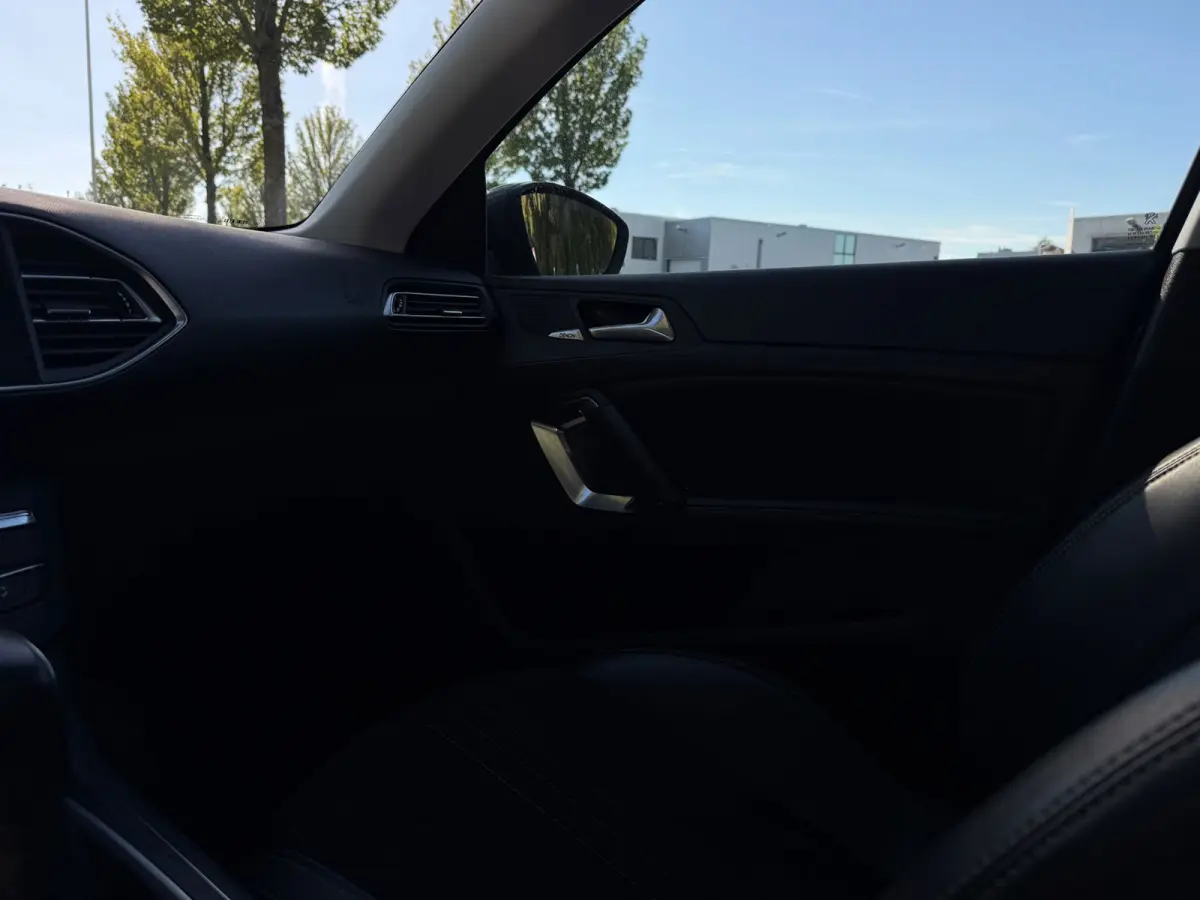 1.2 PureTech Allure Pano Carplay alcantara