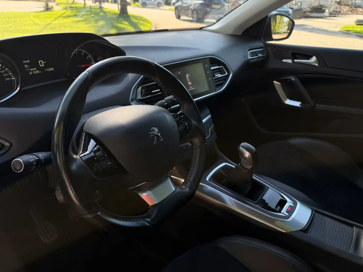 1.2 PureTech Allure Pano Carplay alcantara
