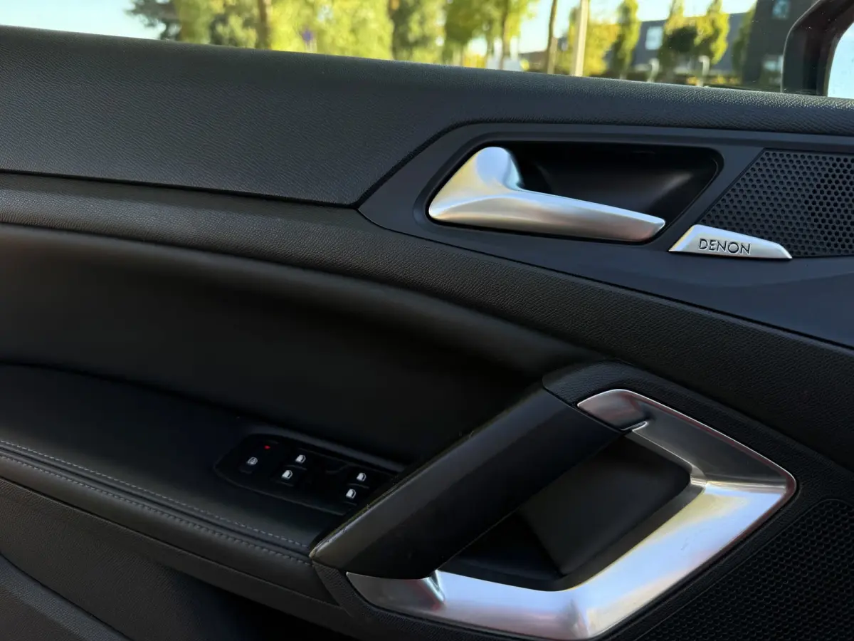 1.2 PureTech Allure Pano Carplay alcantara