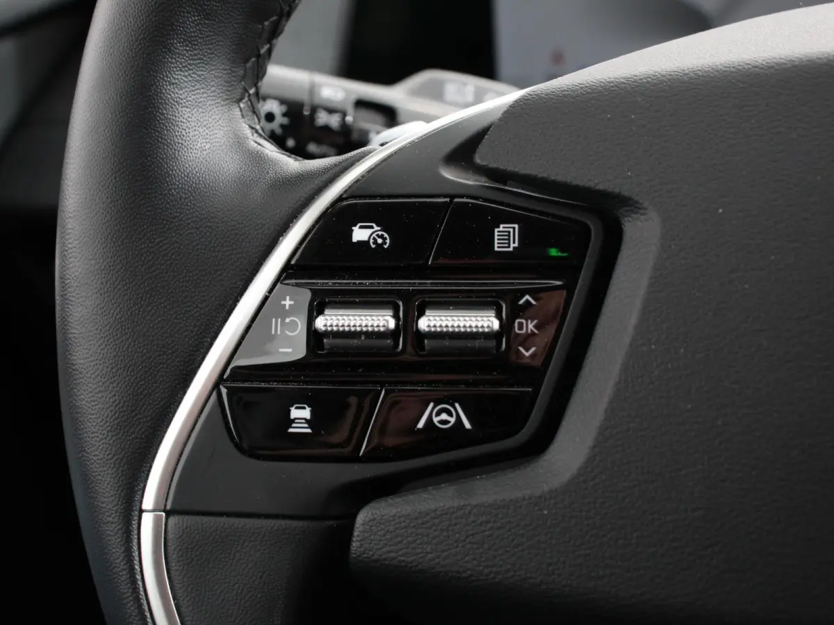 Light Edition Automaat 58 kWh Navigatie Apple Carplay Android Auto Camera Parkeersensoren achter Cruise Control Climate Control Lichtmetalen Velgen