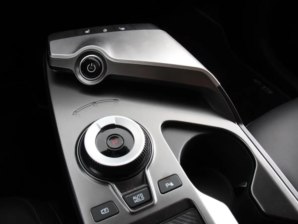 Light Edition Automaat 58 kWh Navigatie Apple Carplay Android Auto Camera Parkeersensoren achter Cruise Control Climate Control Lichtmetalen Velgen