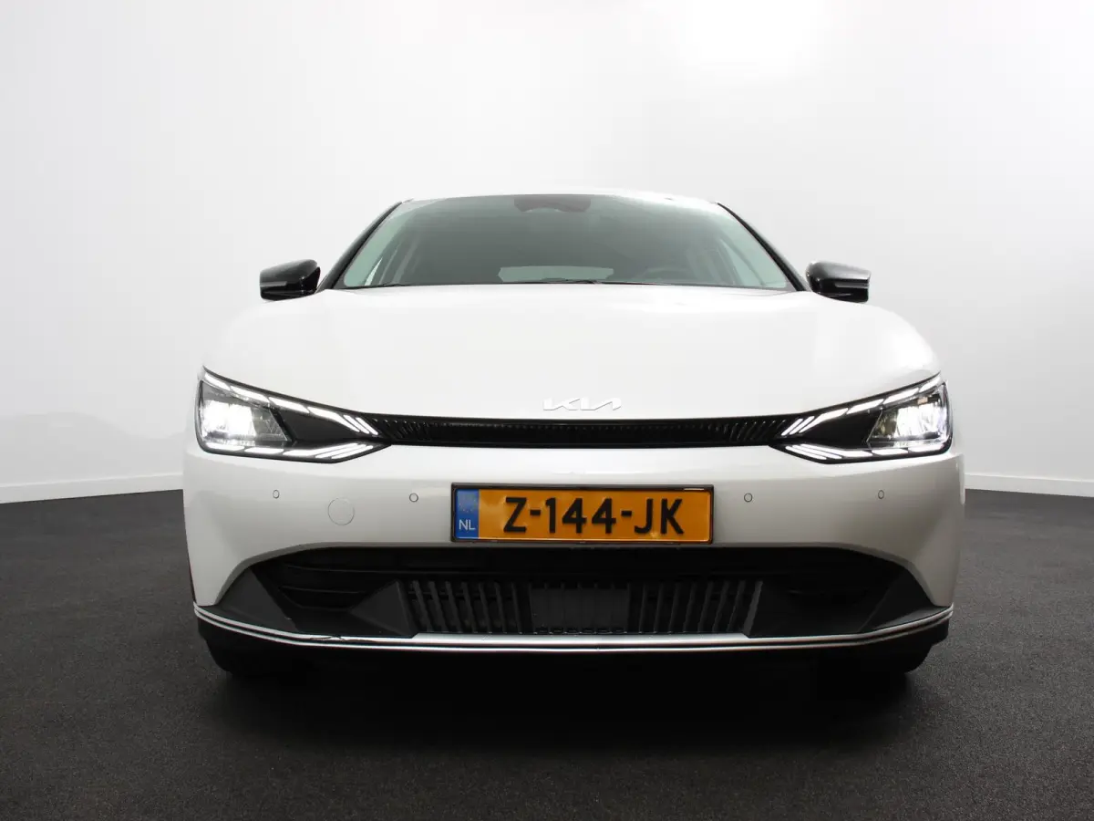 Light Edition Automaat 58 kWh Navigatie Apple Carplay Android Auto Camera Parkeersensoren achter Cruise Control Climate Control Lichtmetalen Velgen