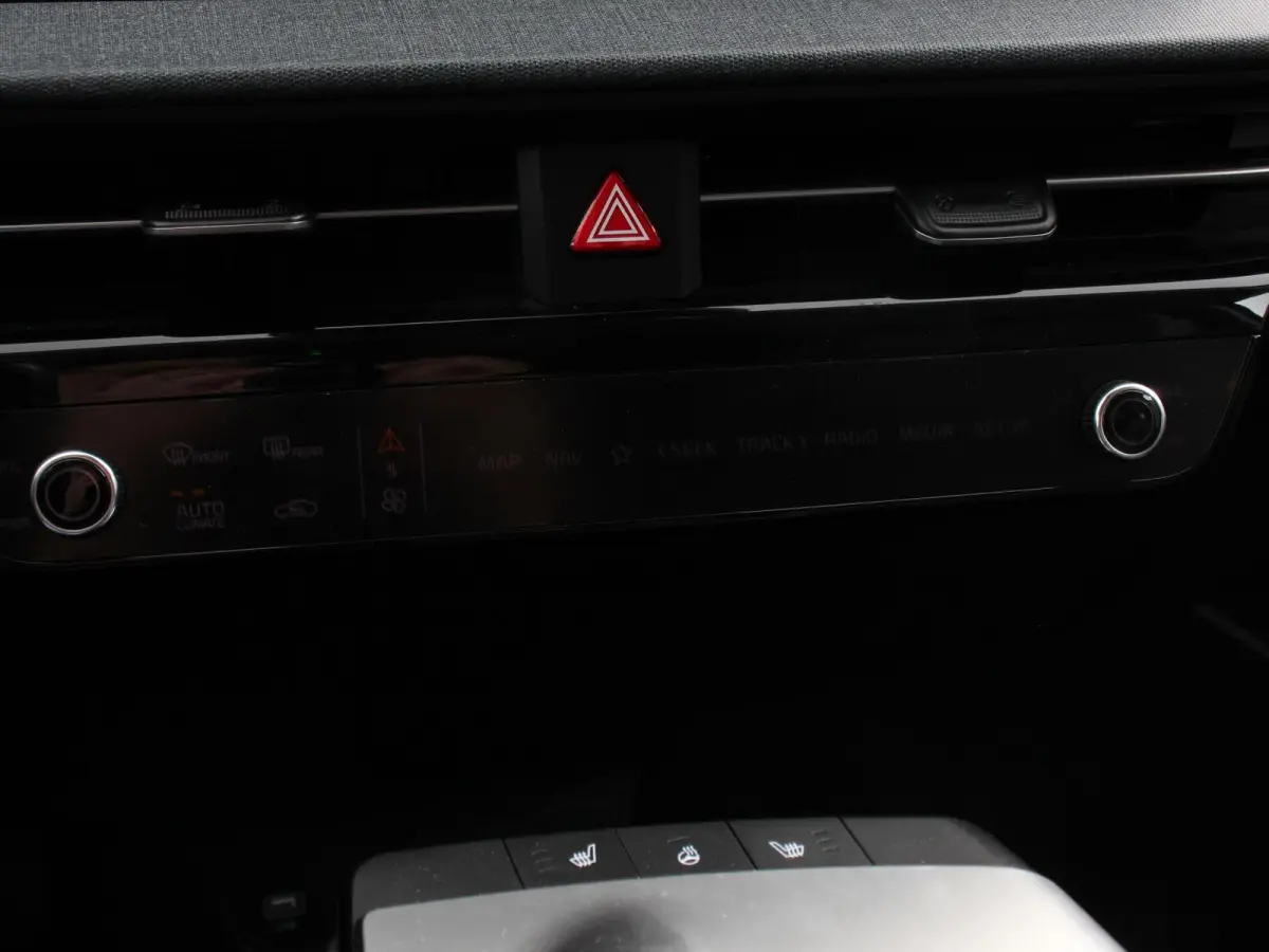 Light Edition Automaat 58 kWh Navigatie Apple Carplay Android Auto Camera Parkeersensoren achter Cruise Control Climate Control Lichtmetalen Velgen