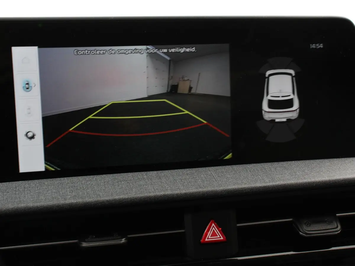 Light Edition Automaat 58 kWh Navigatie Apple Carplay Android Auto Camera Parkeersensoren achter Cruise Control Climate Control Lichtmetalen Velgen