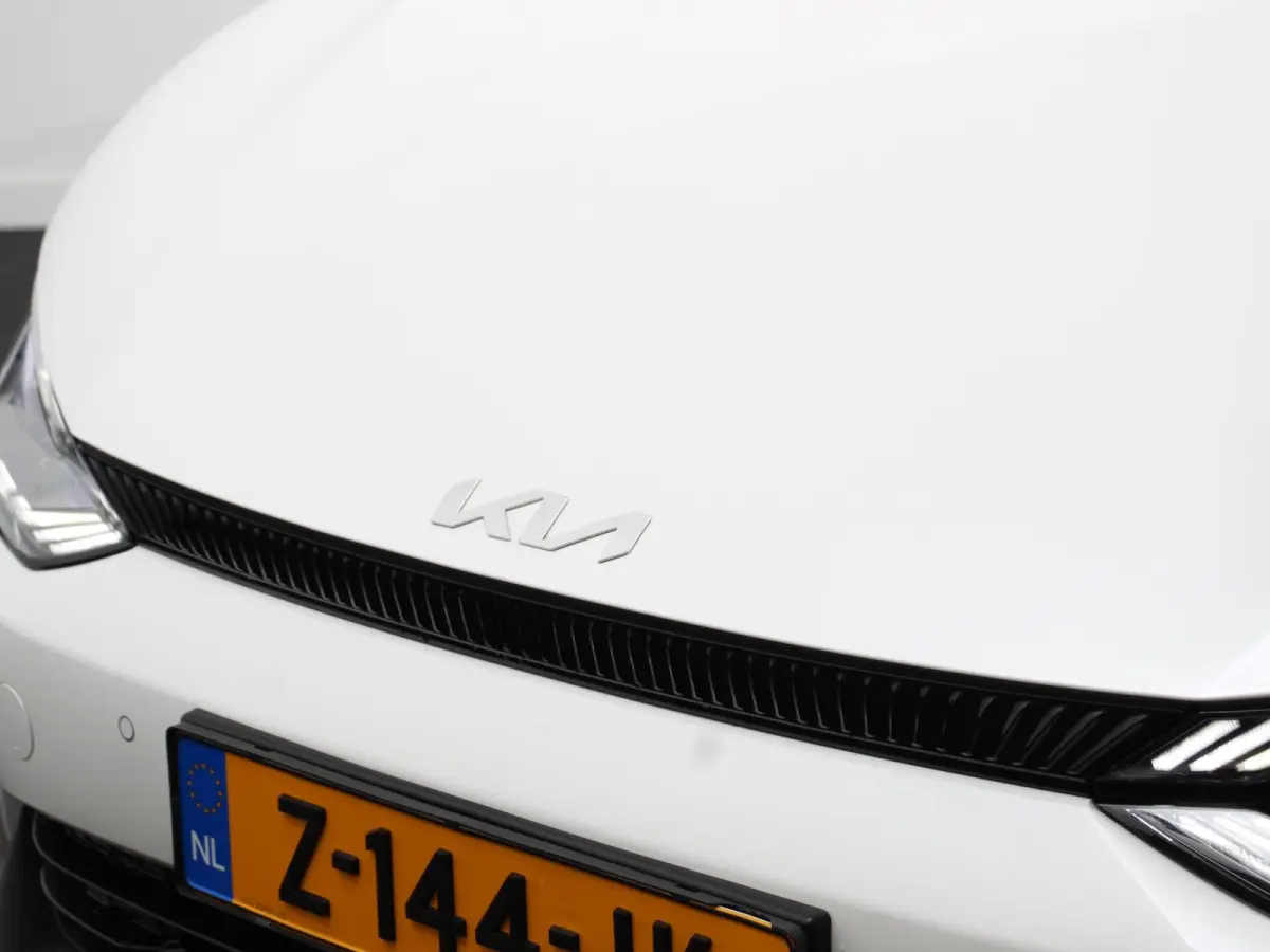 Light Edition Automaat 58 kWh Navigatie Apple Carplay Android Auto Camera Parkeersensoren achter Cruise Control Climate Control Lichtmetalen Velgen