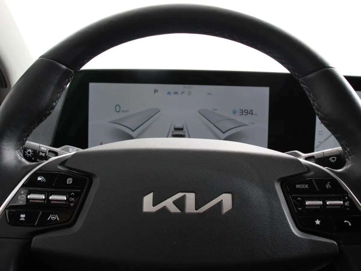 Light Edition Automaat 58 kWh Navigatie Apple Carplay Android Auto Camera Parkeersensoren achter Cruise Control Climate Control Lichtmetalen Velgen