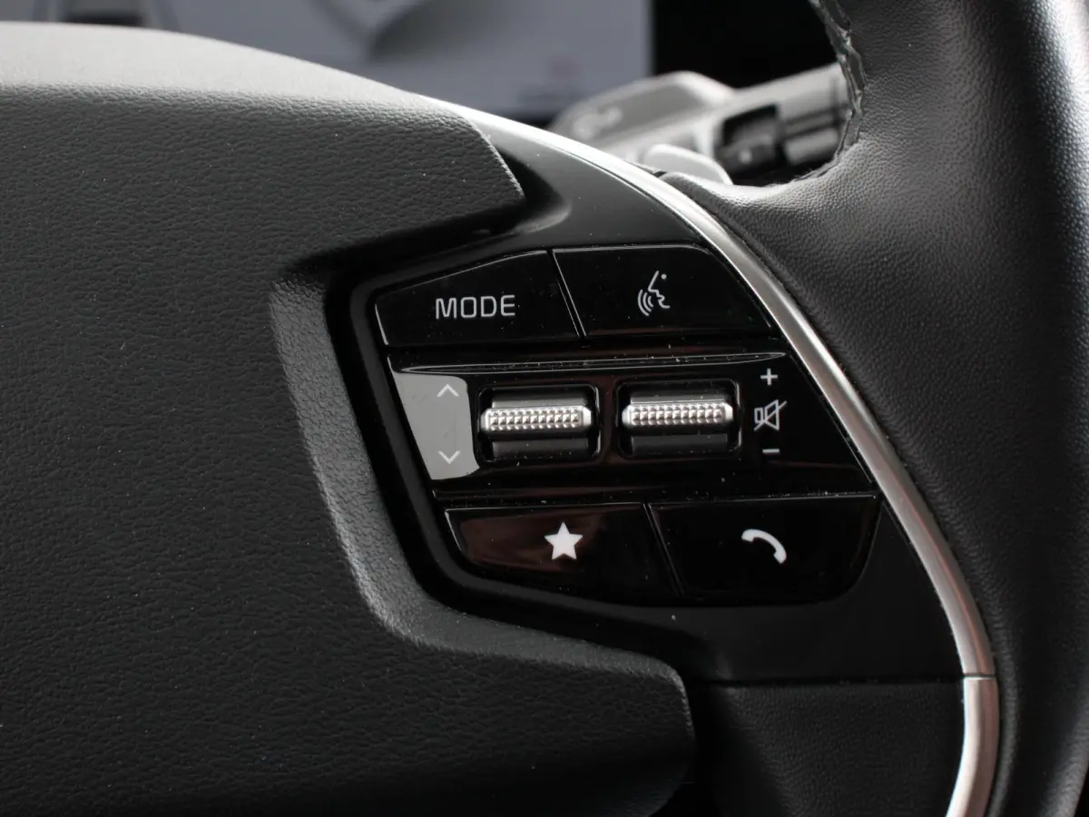 Light Edition Automaat 58 kWh Navigatie Apple Carplay Android Auto Camera Parkeersensoren achter Cruise Control Climate Control Lichtmetalen Velgen