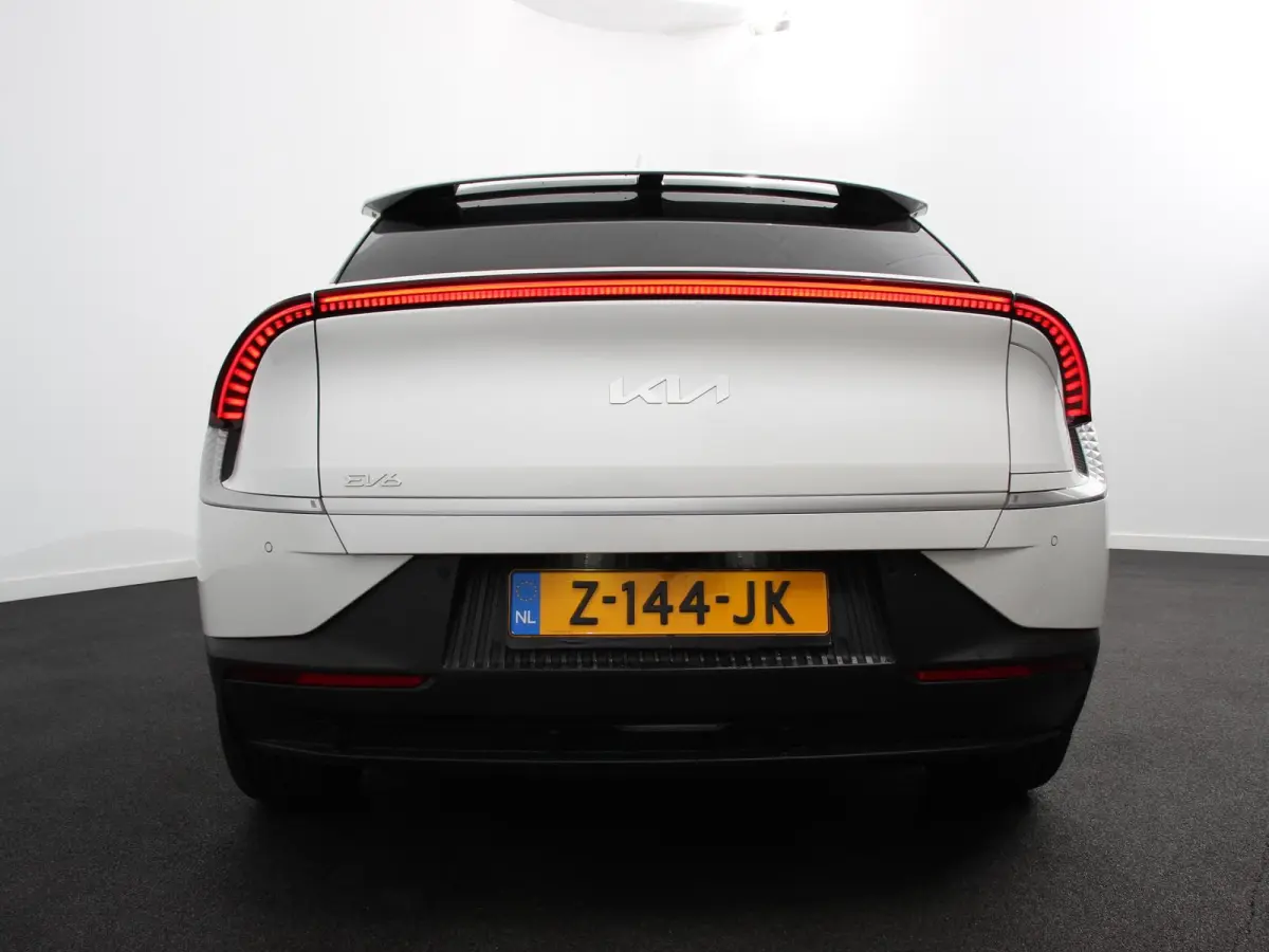 Light Edition Automaat 58 kWh Navigatie Apple Carplay Android Auto Camera Parkeersensoren achter Cruise Control Climate Control Lichtmetalen Velgen