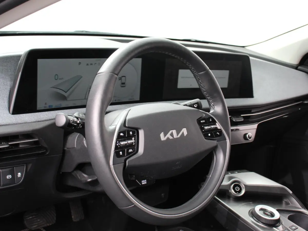 Light Edition Automaat 58 kWh Navigatie Apple Carplay Android Auto Camera Parkeersensoren achter Cruise Control Climate Control Lichtmetalen Velgen