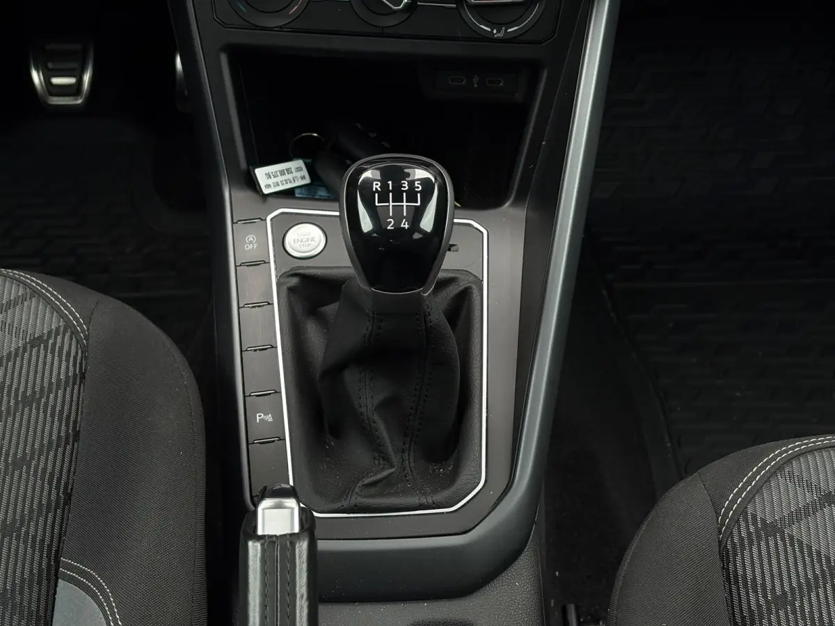 1.0 TSI 95 pk R-Line Business | Panoramadak | Achteruitrijcamera | Apple carplay |