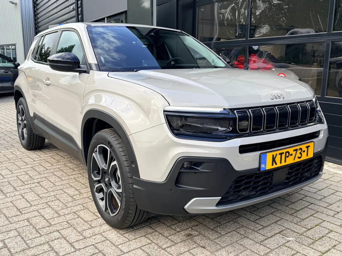 Summit 54 kWh 156 PK | ADAPTIEVE CRUISE CONTROL| SFEERVERLICHTING| DODEHOEK DETECTIE| DRAADLOZE TELEFOONLADER| JEEP PERFORMANCE LED| CAMERA + PARKEERSENSOREN| APPLE CARPLAY/ANDROID AUTO| EER
