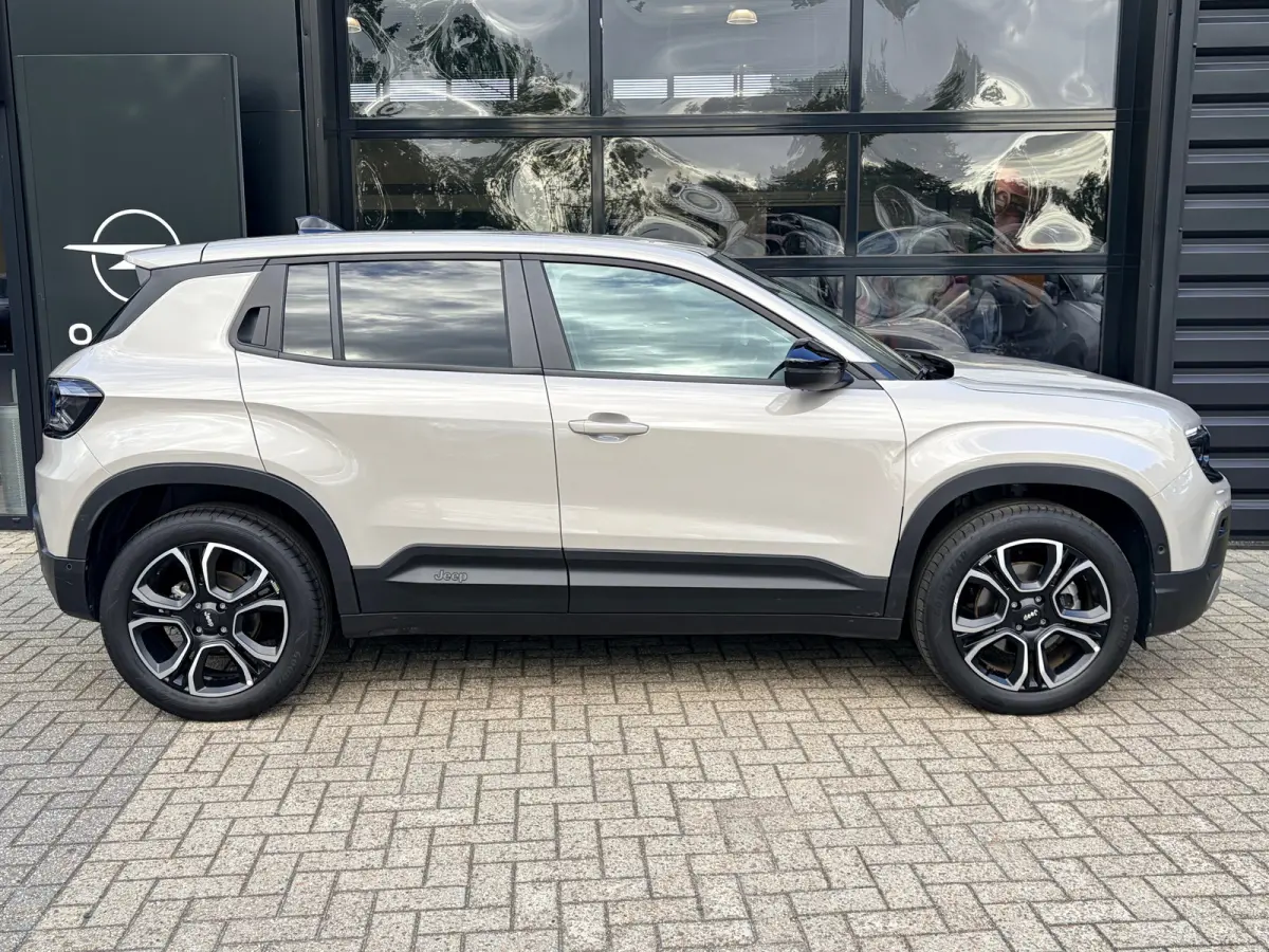 Summit 54 kWh 156 PK | ADAPTIEVE CRUISE CONTROL| SFEERVERLICHTING| DODEHOEK DETECTIE| DRAADLOZE TELEFOONLADER| JEEP PERFORMANCE LED| CAMERA + PARKEERSENSOREN| APPLE CARPLAY/ANDROID AUTO| EER