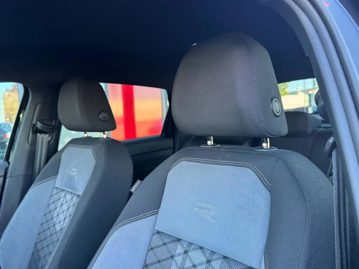 1.0 TSI R-Line DSG-7 | IQ-Light | Camera | Parksensor | Carplay | Stoelverwarming | BTW |