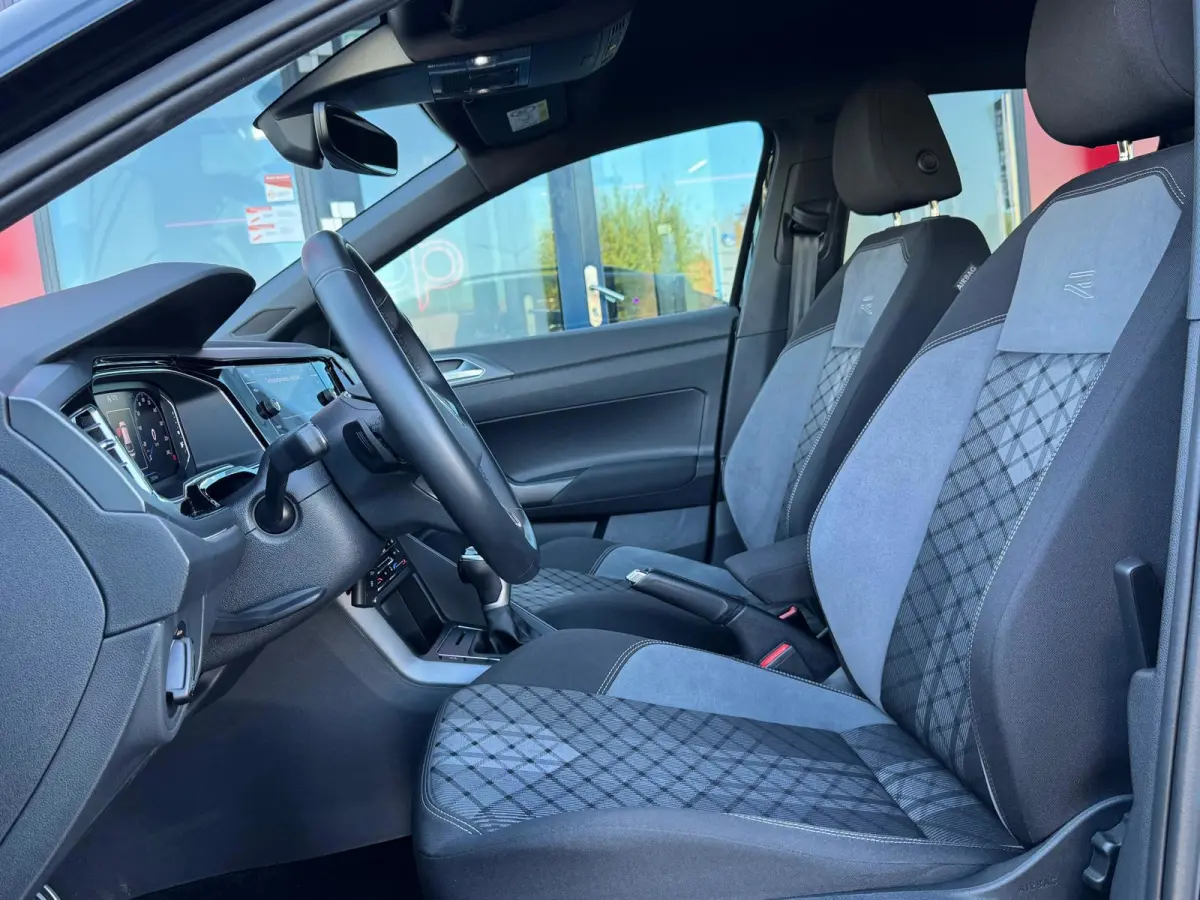 1.0 TSI R-Line DSG-7 | IQ-Light | Camera | Parksensor | Carplay | Stoelverwarming | BTW |