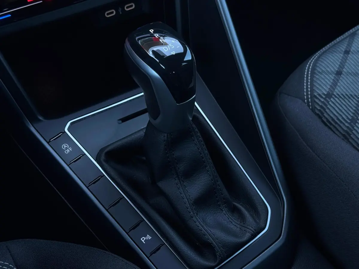 1.0 TSI R-Line DSG-7 | IQ-Light | Camera | Parksensor | Carplay | Stoelverwarming | BTW |