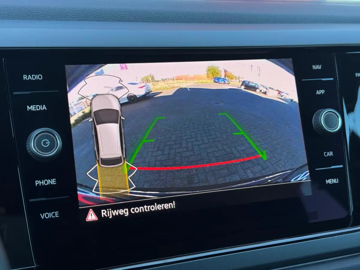 1.0 TSI R-Line DSG-7 | IQ-Light | Camera | Parksensor | Carplay | Stoelverwarming | BTW |