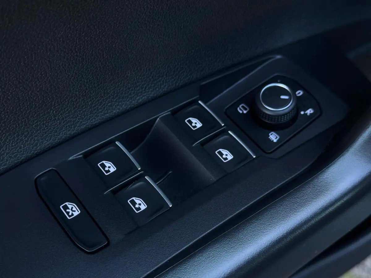 1.0 TSI R-Line DSG-7 | IQ-Light | Camera | Parksensor | Carplay | Stoelverwarming | BTW |