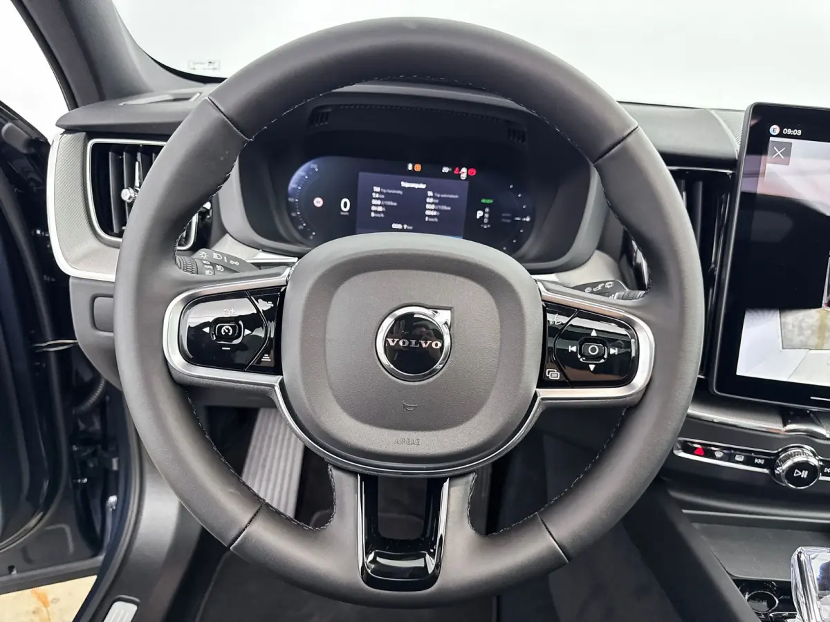 T6 Recharge Plus Black Edition | 21" | Luchtvering | Panoramadak | 360 Camera | Head-Up | Harman Kardon | Elektr. verst. Stoelen | Adaptieve Cruise | BLIS