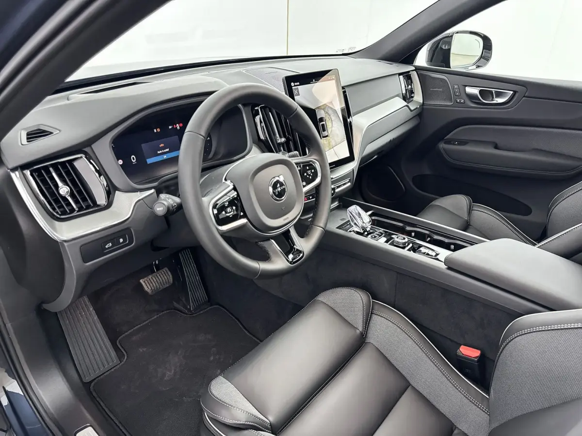 T6 Recharge Plus Black Edition | 21" | Luchtvering | Panoramadak | 360 Camera | Head-Up | Harman Kardon | Elektr. verst. Stoelen | Adaptieve Cruise | BLIS