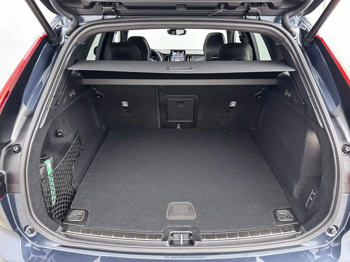 T6 Recharge Plus Black Edition | 21" | Luchtvering | Panoramadak | 360 Camera | Head-Up | Harman Kardon | Elektr. verst. Stoelen | Adaptieve Cruise | BLIS