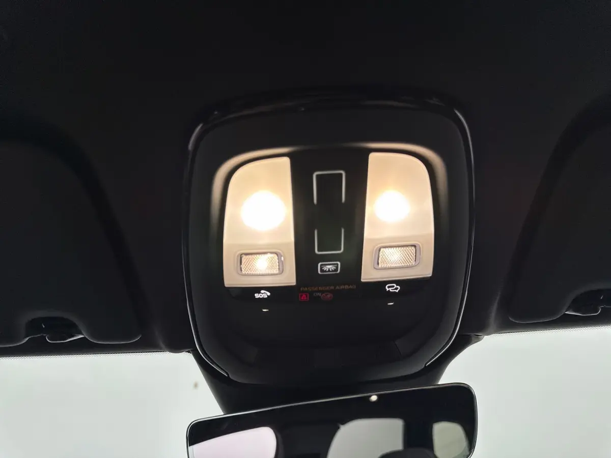 T6 Recharge Plus Black Edition | 21" | Luchtvering | Panoramadak | 360 Camera | Head-Up | Harman Kardon | Elektr. verst. Stoelen | Adaptieve Cruise | BLIS