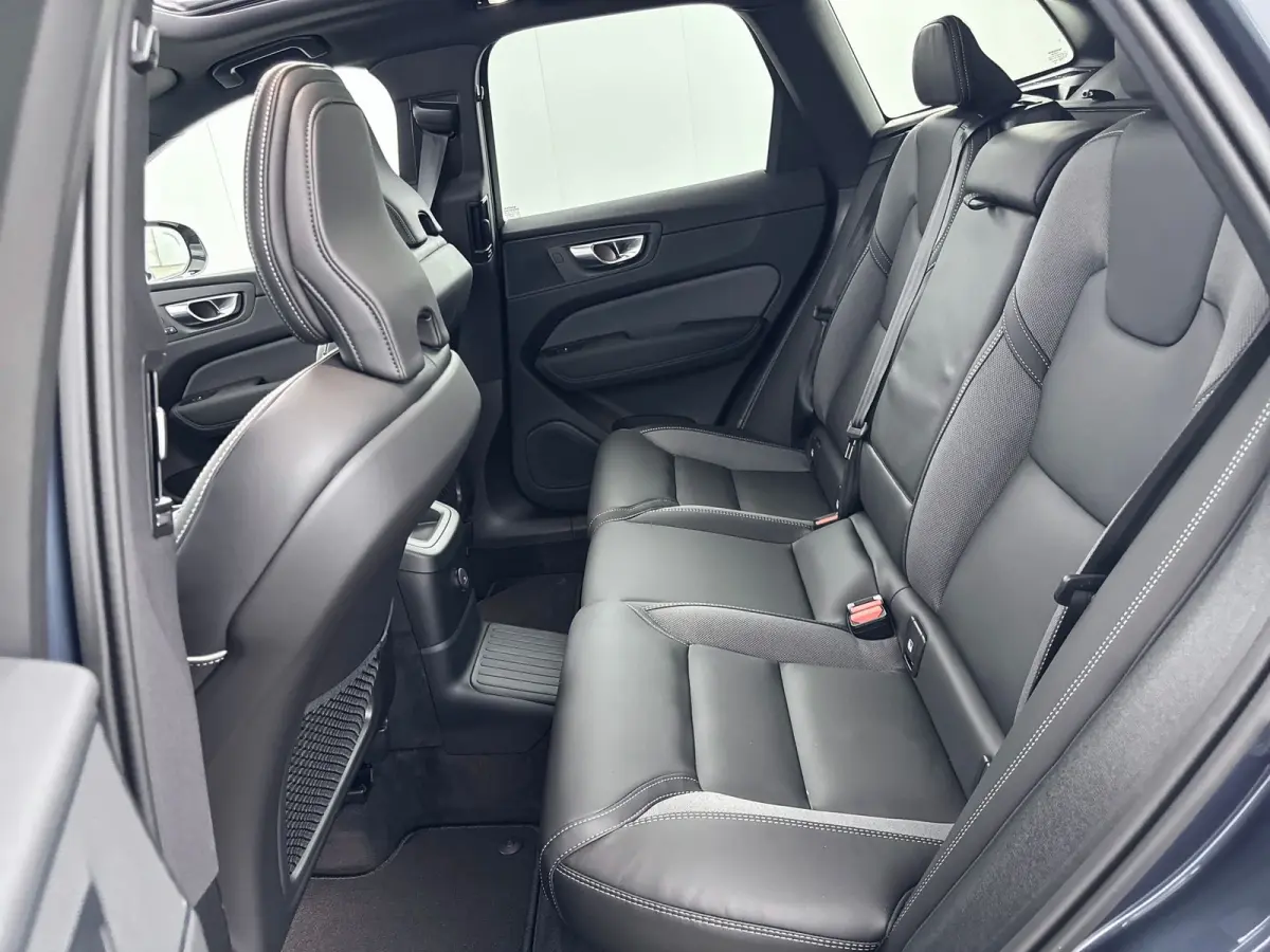 T6 Recharge Plus Black Edition | 21" | Luchtvering | Panoramadak | 360 Camera | Head-Up | Harman Kardon | Elektr. verst. Stoelen | Adaptieve Cruise | BLIS