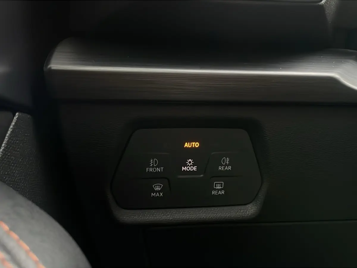 1.4 TSI e-Hybrid Essential | Panoramadak | Apple Carplay | Cruise Control | Stuurverwarming |