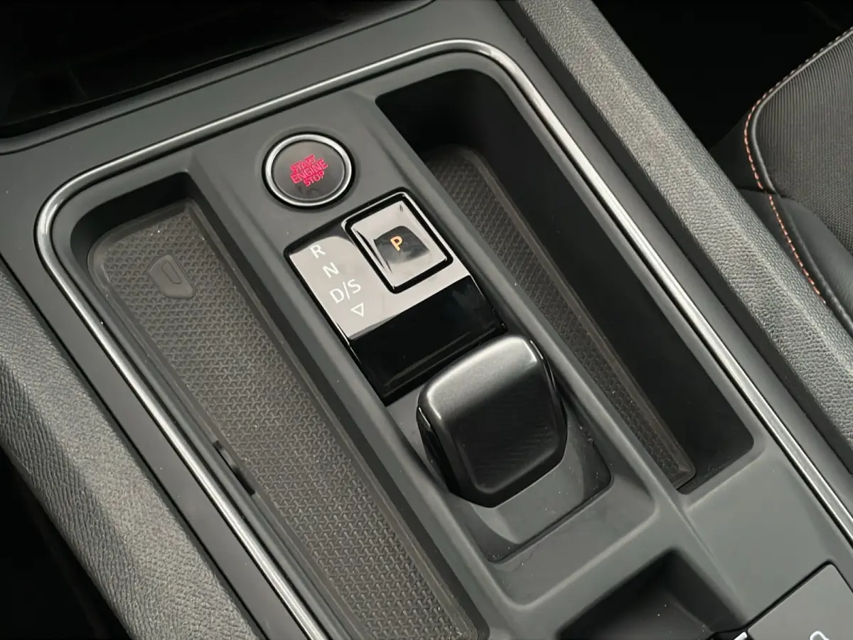 1.4 TSI e-Hybrid Essential | Panoramadak | Apple Carplay | Cruise Control | Stuurverwarming |