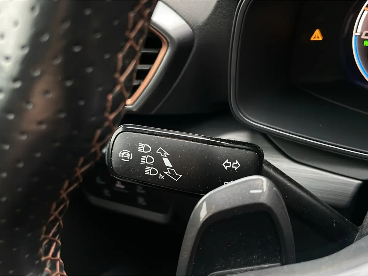 1.4 TSI e-Hybrid Essential | Panoramadak | Apple Carplay | Cruise Control | Stuurverwarming |